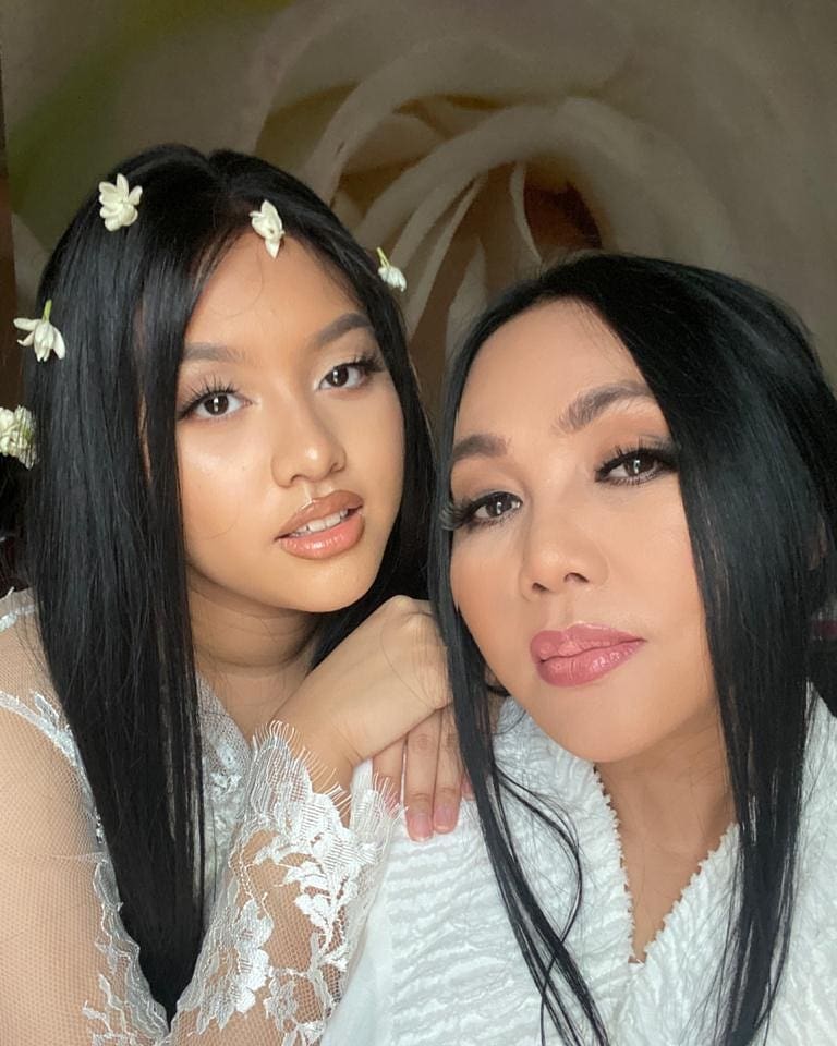 Potret kompak 10 penyanyi 90-an dan sang anak, bak kakak-adik