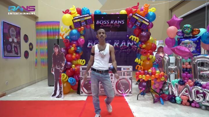 10 Potret seru fashion show ultah Raffi Ahmad-Nagita, kostumnya heboh