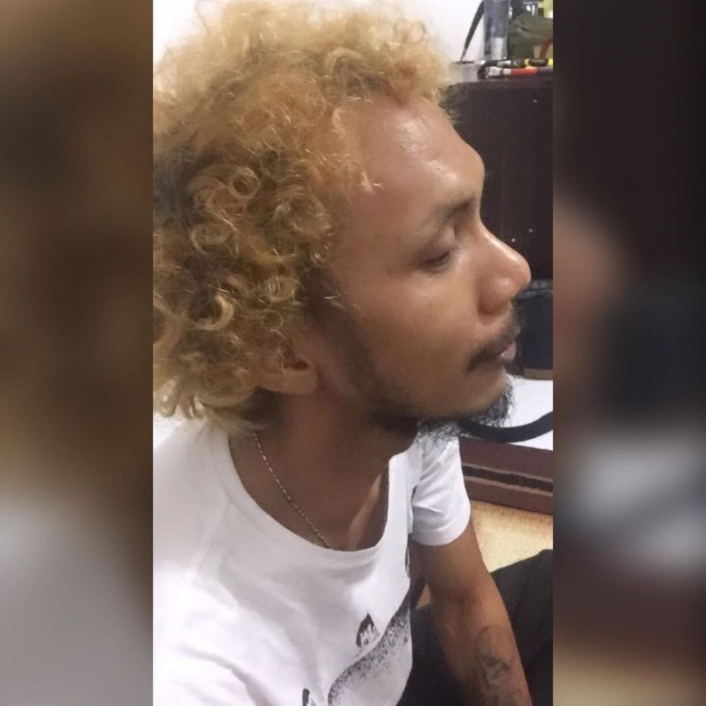 8 Potret terbaru Norman Kamaru dengan rambut pirang, bikin pangling