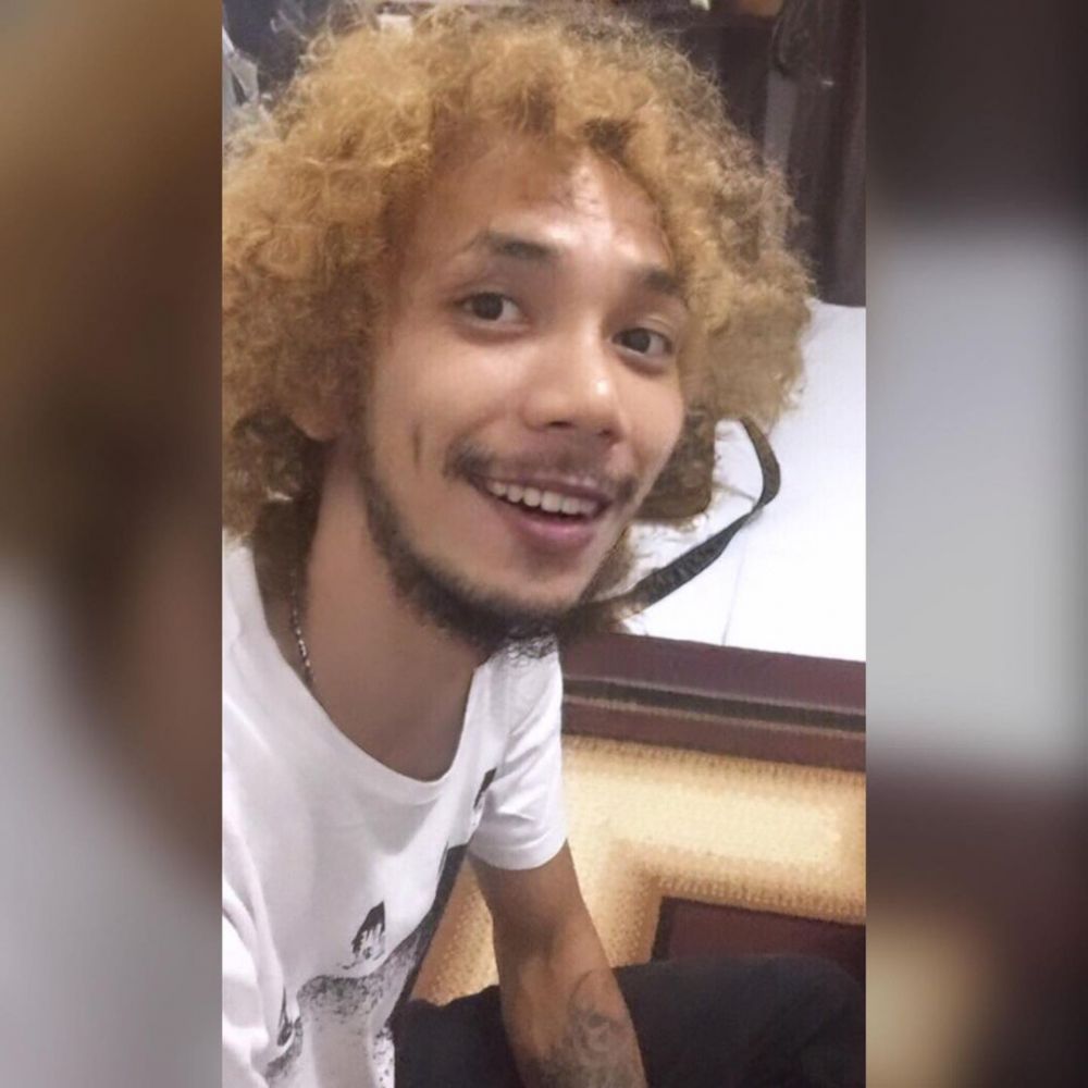 8 Potret terbaru Norman Kamaru dengan rambut pirang, bikin pangling