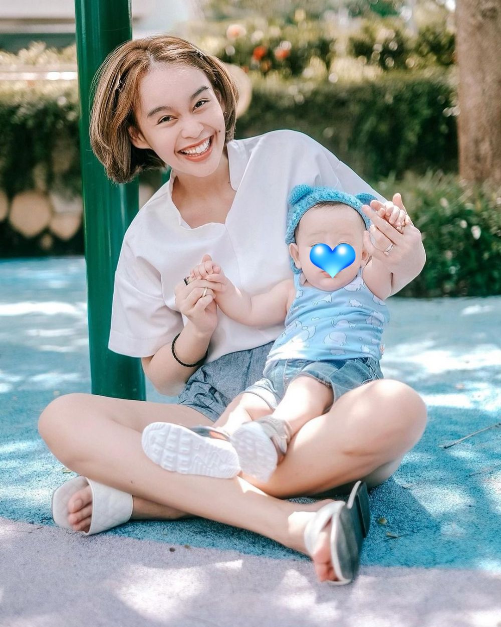 8 Potret terbaru Conchita Caroline, tampil dengan rambut pendek