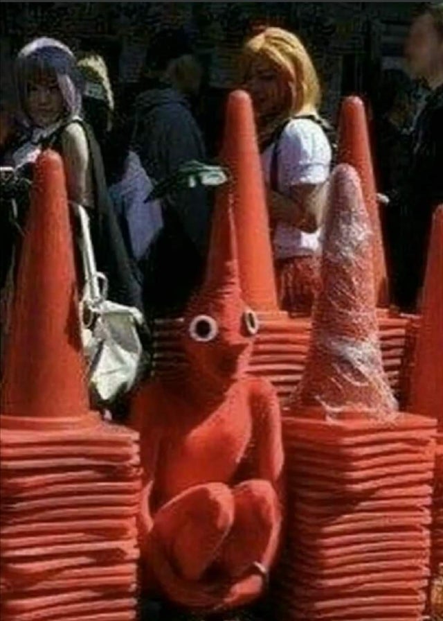 10 Potret orang berkamuflase dengan benda sekitar ini kocak abis