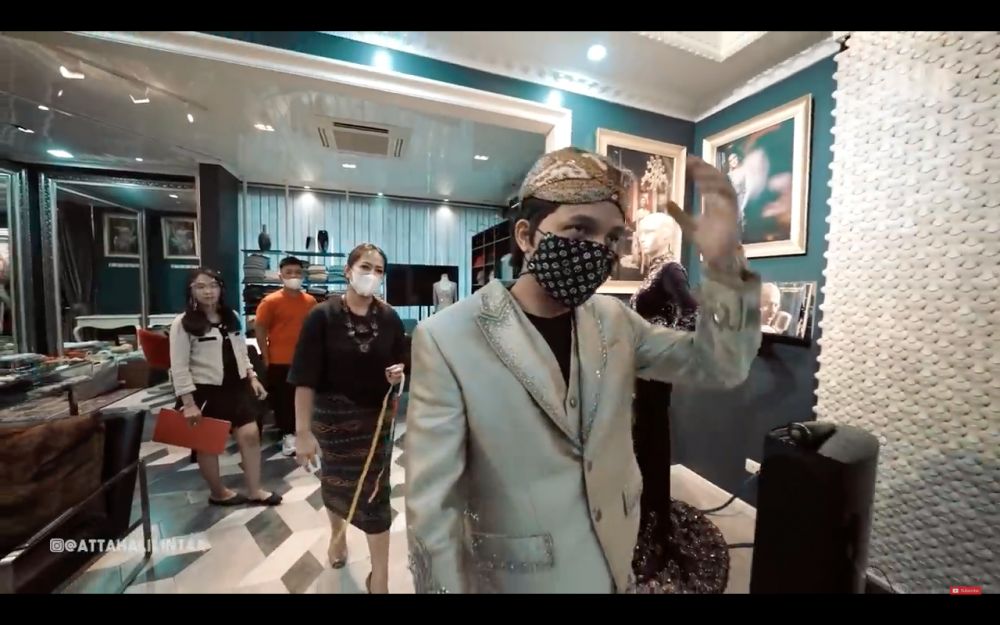 8 Momen Atta Halilintar fitting baju nikahan, penampilannya manglingi