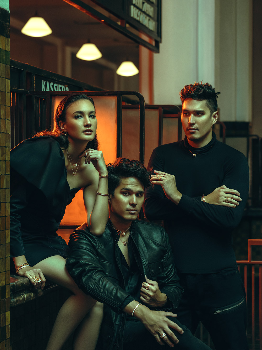 Beda gaya pemotretan 7 pasangan seleb kembar, tampil kompak