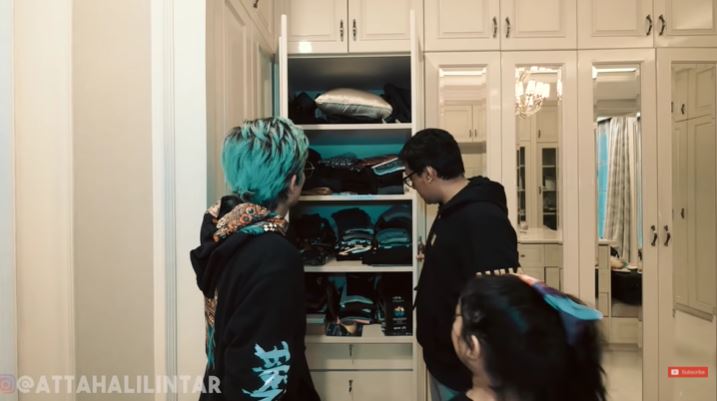 10 Potret kamar di rumah Andre Taulany, ruang wardrobe-nya bak butik