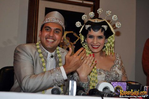 Pesona 8 seleb blasteran dengan dandanan paes, auranya terpancar