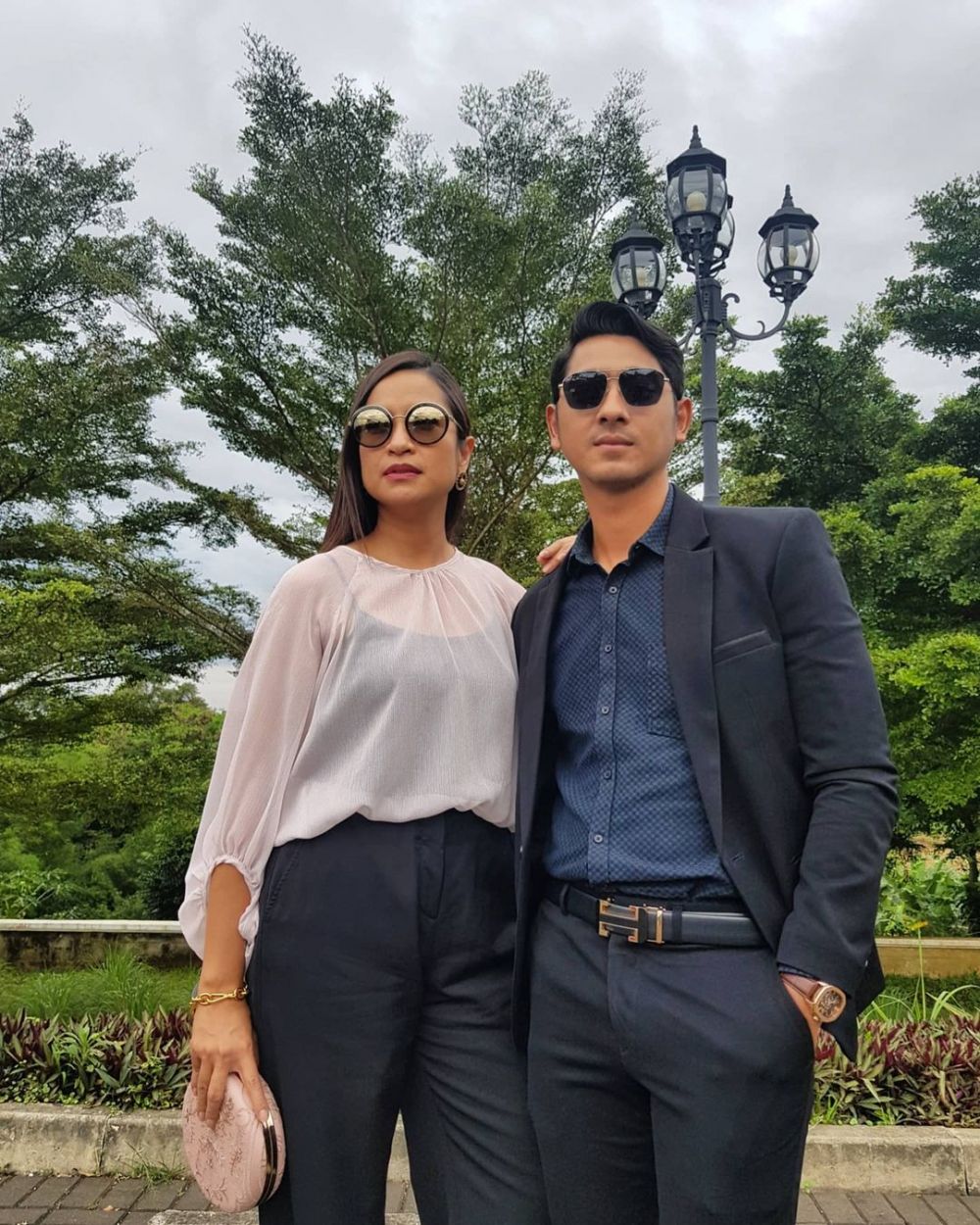 Potret persahabatan lintas usia 10 pasang seleb, bak ibu dan anak