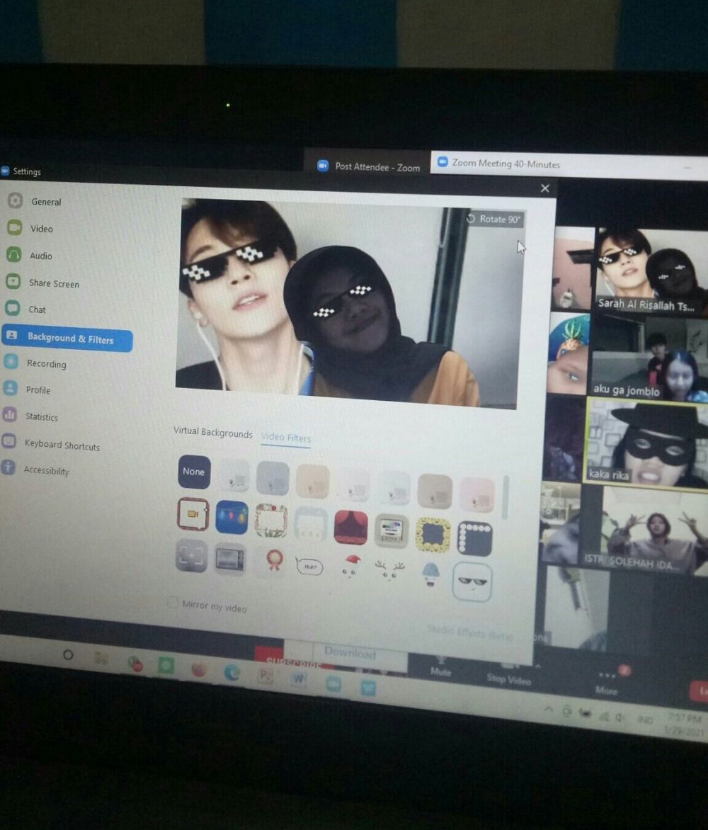 11 Momen lucu mahasiswa pas ikuti acara online, bikin salah fokus