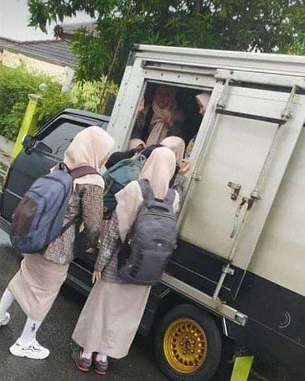 19 Potret lucu orang 'nggak modal' ini bikin auto nyengir lebar