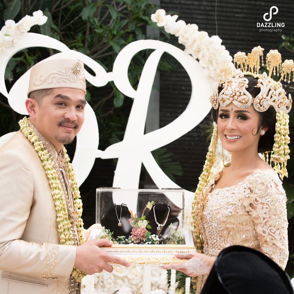Potret lawas 8 pedangdut saat menikah, parasnya curi perhatian