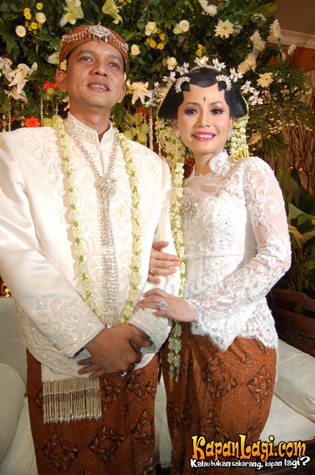 Potret lawas 8 pedangdut saat menikah, parasnya curi perhatian