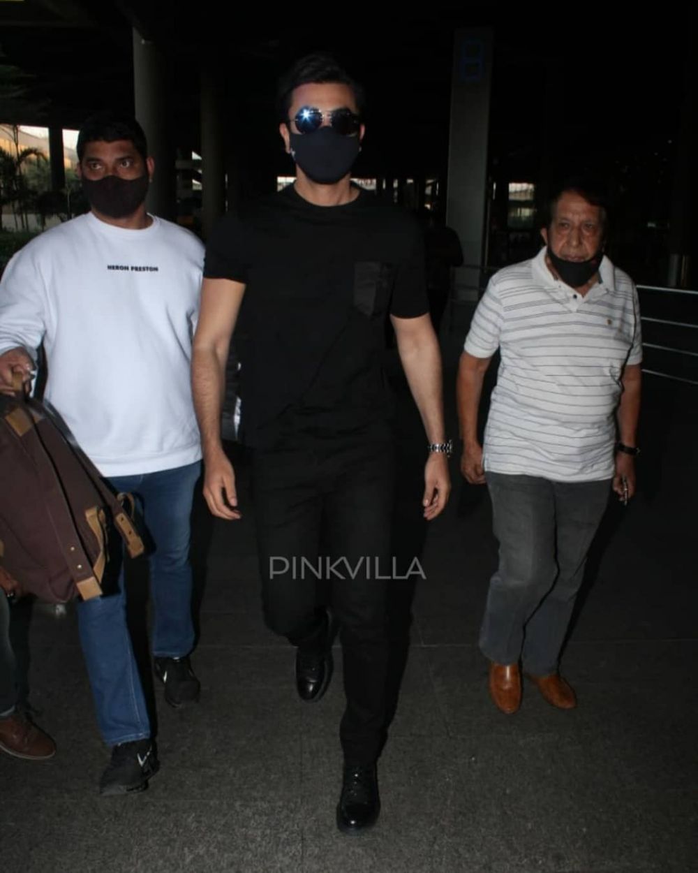 8 Gaya airport fashion seleb Bollywood, Aishwarya Rai tampil sederhana