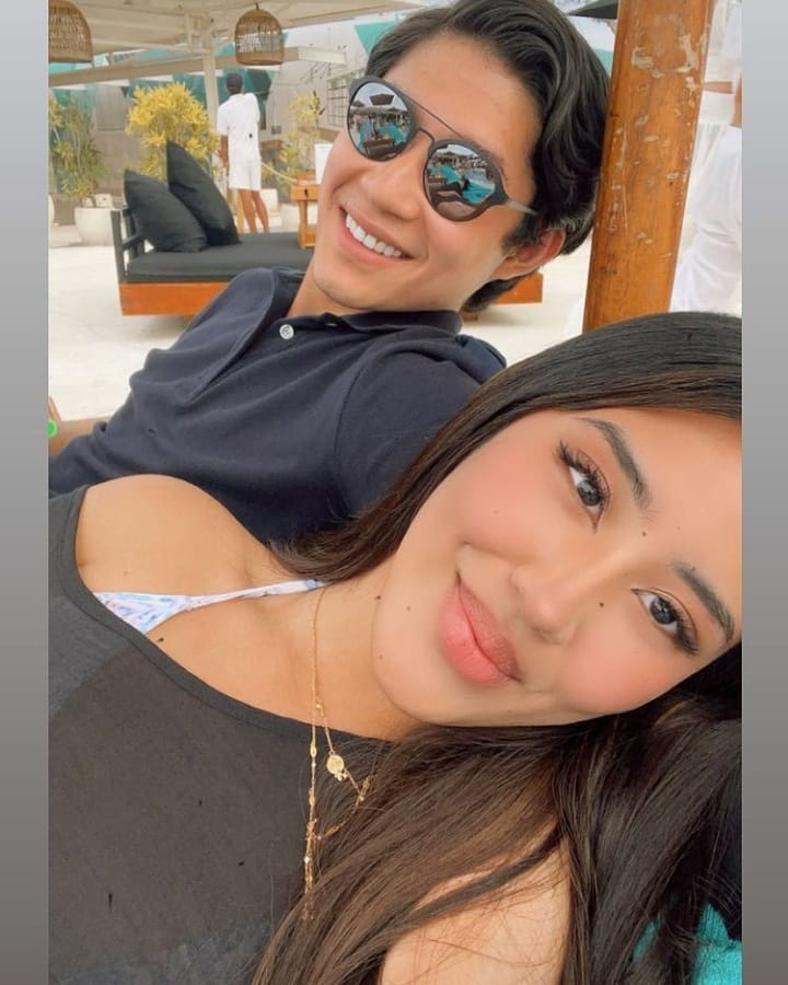 10 Potret mesra Teuku Rassya dan Cleantha, lengket bak prangko