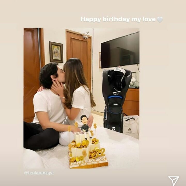 10 Potret mesra Teuku Rassya dan Cleantha, lengket bak prangko