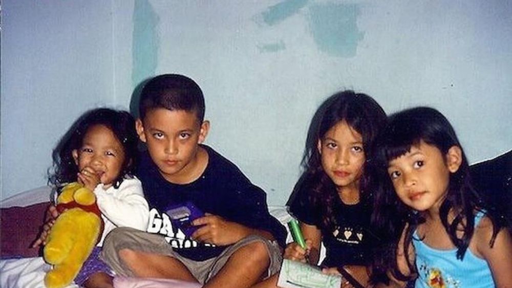 7 Potret masa kecil Dita Karang 'Secret Number', bikin gemas