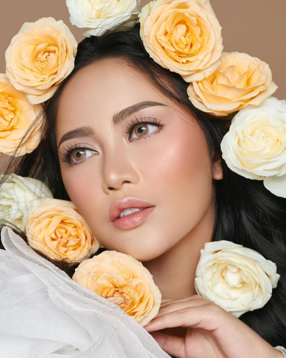 7 Gaya pemotretan terbaru Rachel Vennya, dipuji makin cetar