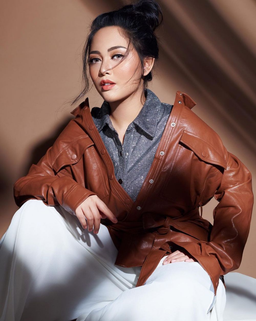 7 Gaya pemotretan terbaru Rachel Vennya, dipuji makin cetar