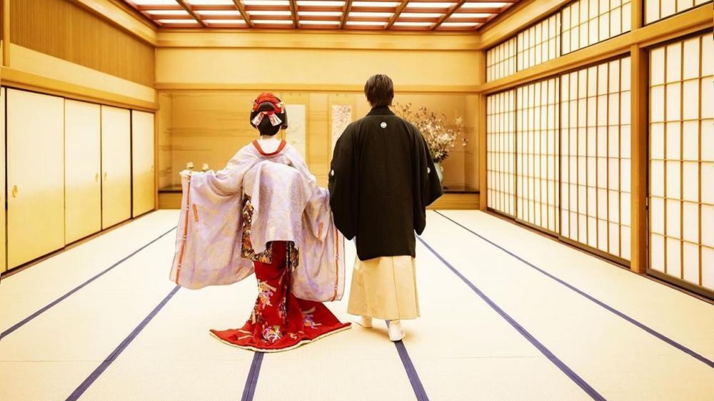 7 Potret Syahrini & Reino Barack kenakan kimono, rayakan anniversary