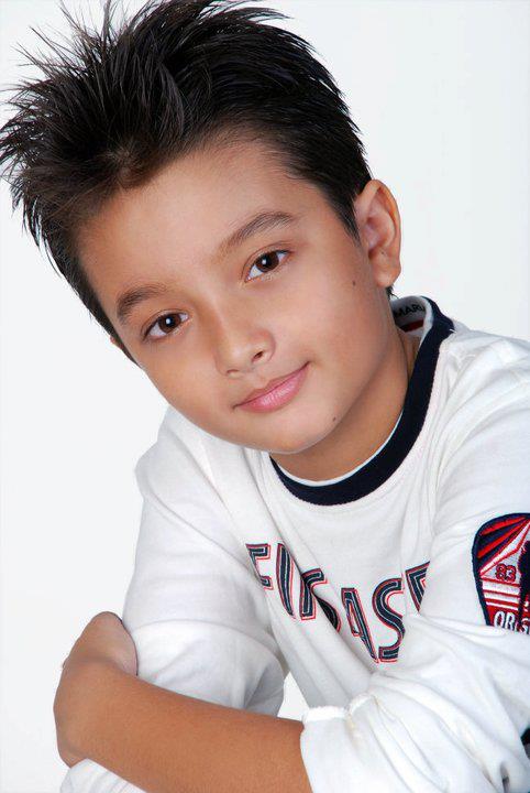 Potret lawas 8 seleb jadi model cilik, pose Glenca Chysara gemesin