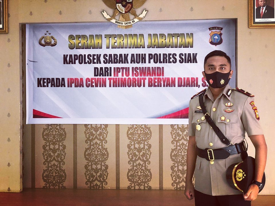 8 Potret Ipda Cevin Thimorut, kapolsek termuda di Indonesia yang viral