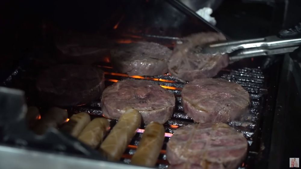 10 Potret kejutan ultah Rezky Aditya ke-36, sederhana tapi manis