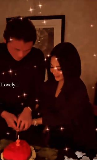 8 Momen dinner Syahrini dan Reino Barack rayakan anniversary, romantis