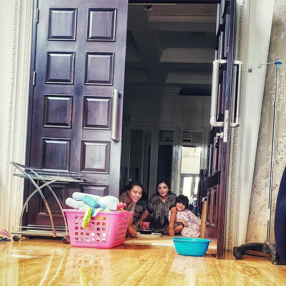 Kondisi membaik, ini 8 potret Ashanty jalani isolasi mandiri di rumah