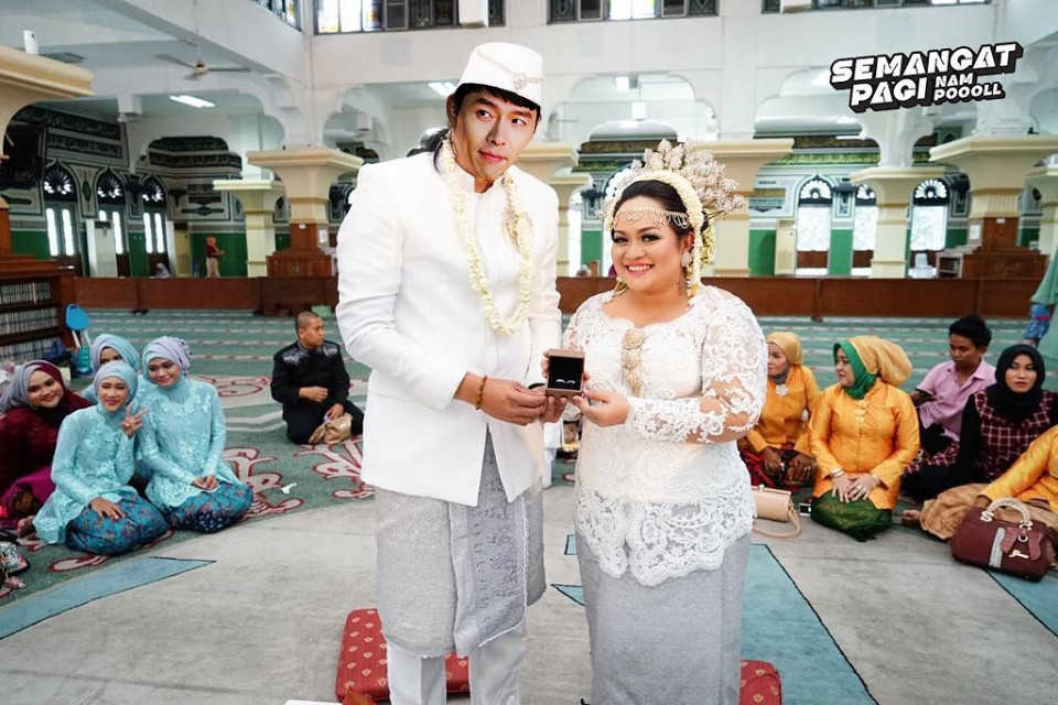 Foto editan lucu 12 seleb dengan artis idolanya, kocak pol