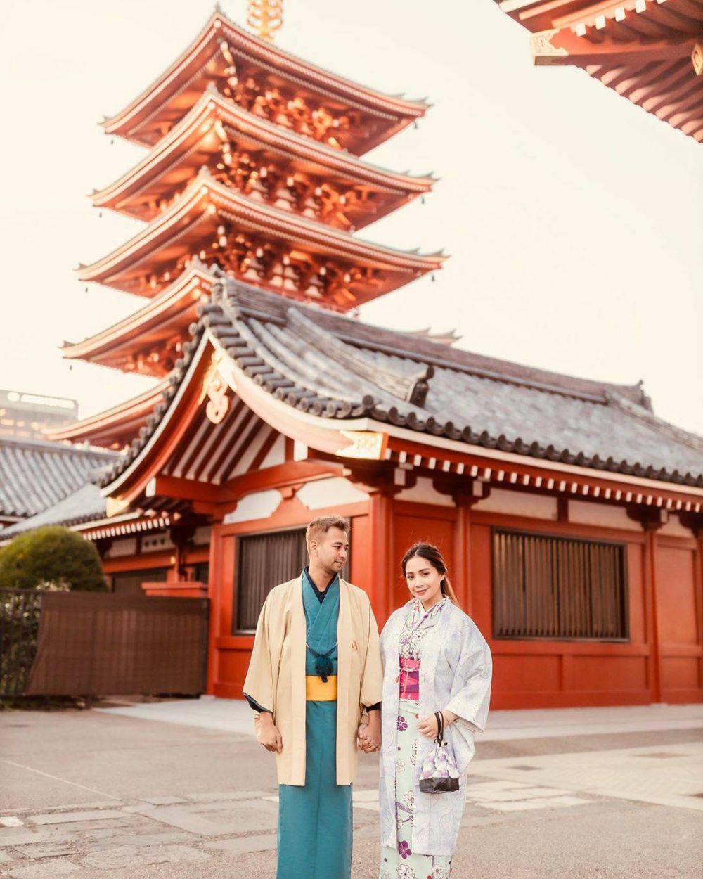 11 Potret pasangan seleb dalam balutan Kimono, Syahrini curi perhatian