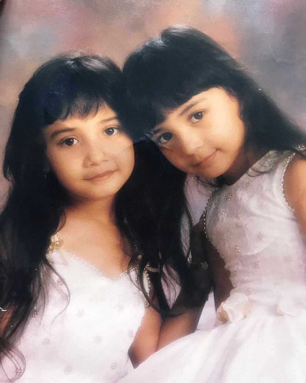 10 Potret masa kecil Shireen Sungkar ini bak kembar dengan putrinya