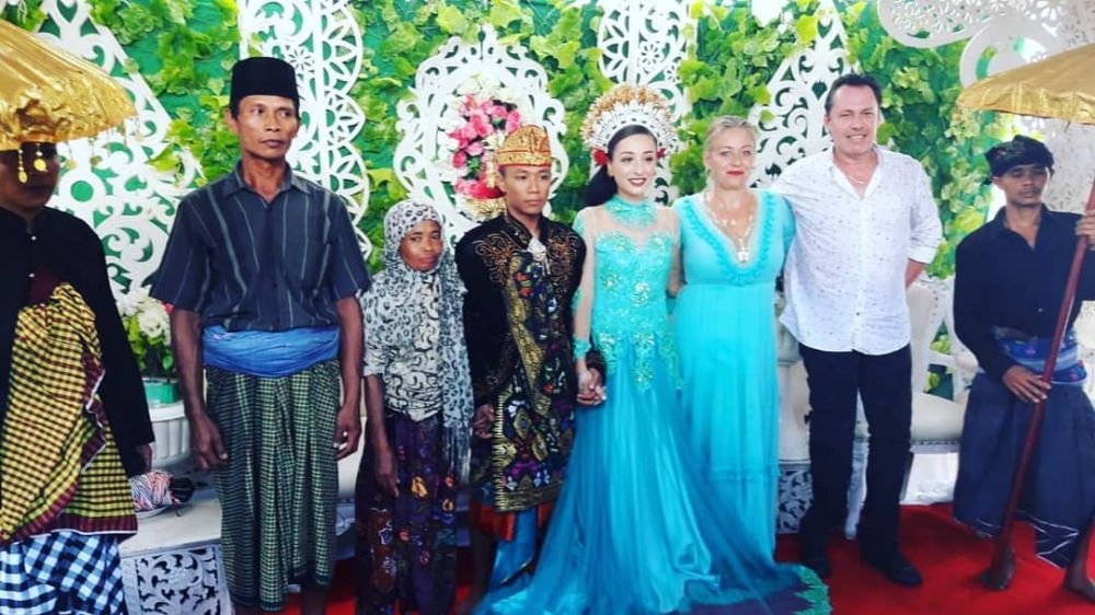 Menikah dengan pria asal lombok, Bule ini bahagia tinggal di gubuk