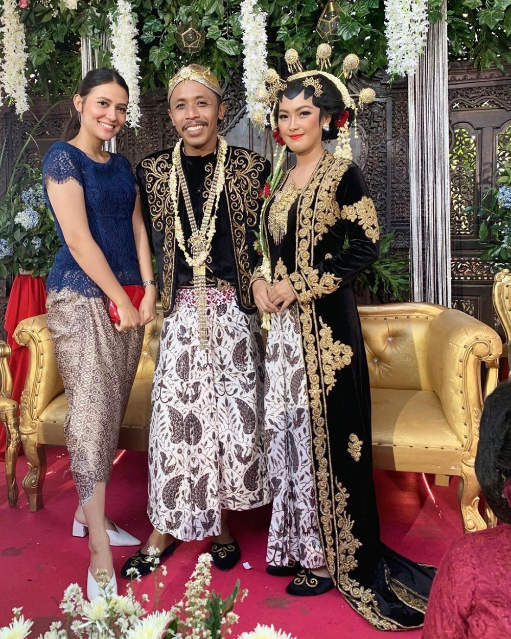 Potret 10 pesinetron dandan ala pengantin Jawa ini manglingi