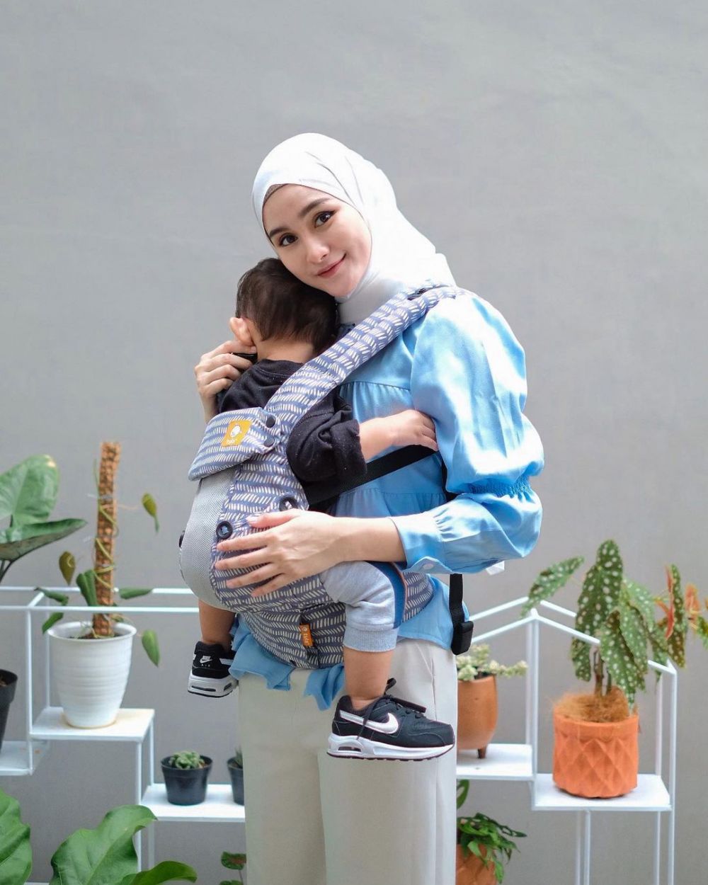 10 Penampakan rumah Miqdad Addausy, desain dapurnya curi perhatian