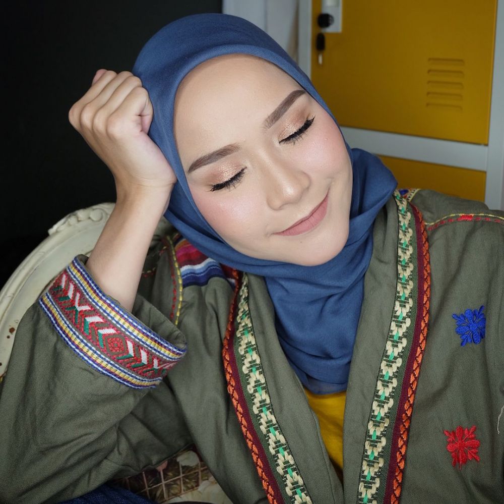 Kerap tampil natural, ini 10 potret Zaskia Adya Mecca ber-makeup tebal