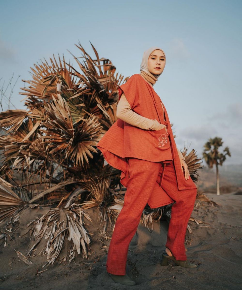 Kerap tampil natural, ini 10 potret Zaskia Adya Mecca ber-makeup tebal