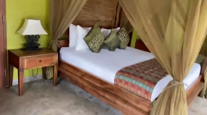 10 Potret rumah baru Ratna Galih di Bali, menghadap langsung ke laut