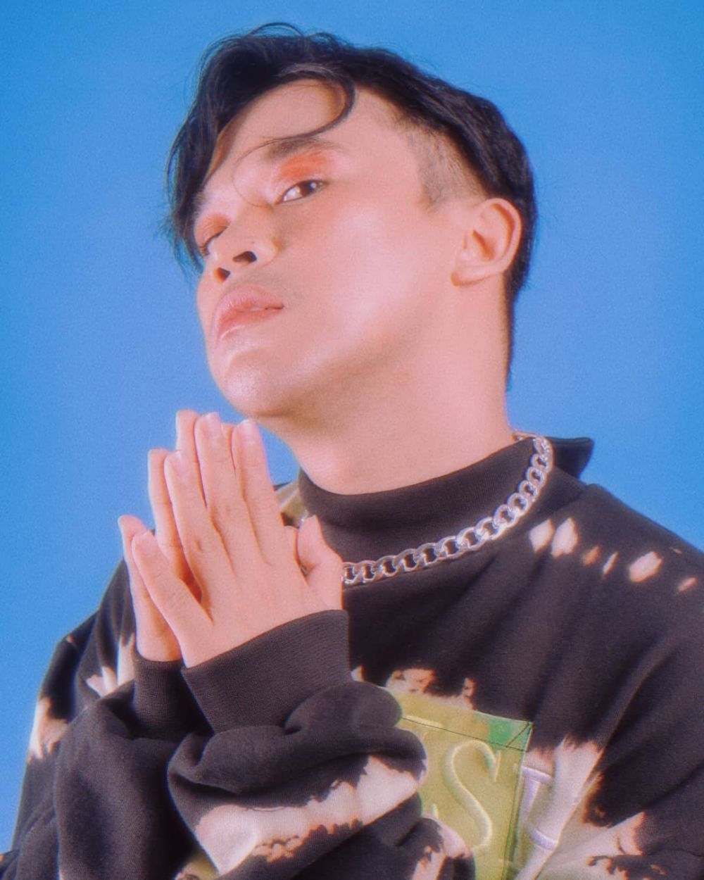 8 Gaya Anwar Sanjaya saat pemotretan, bak model profesional