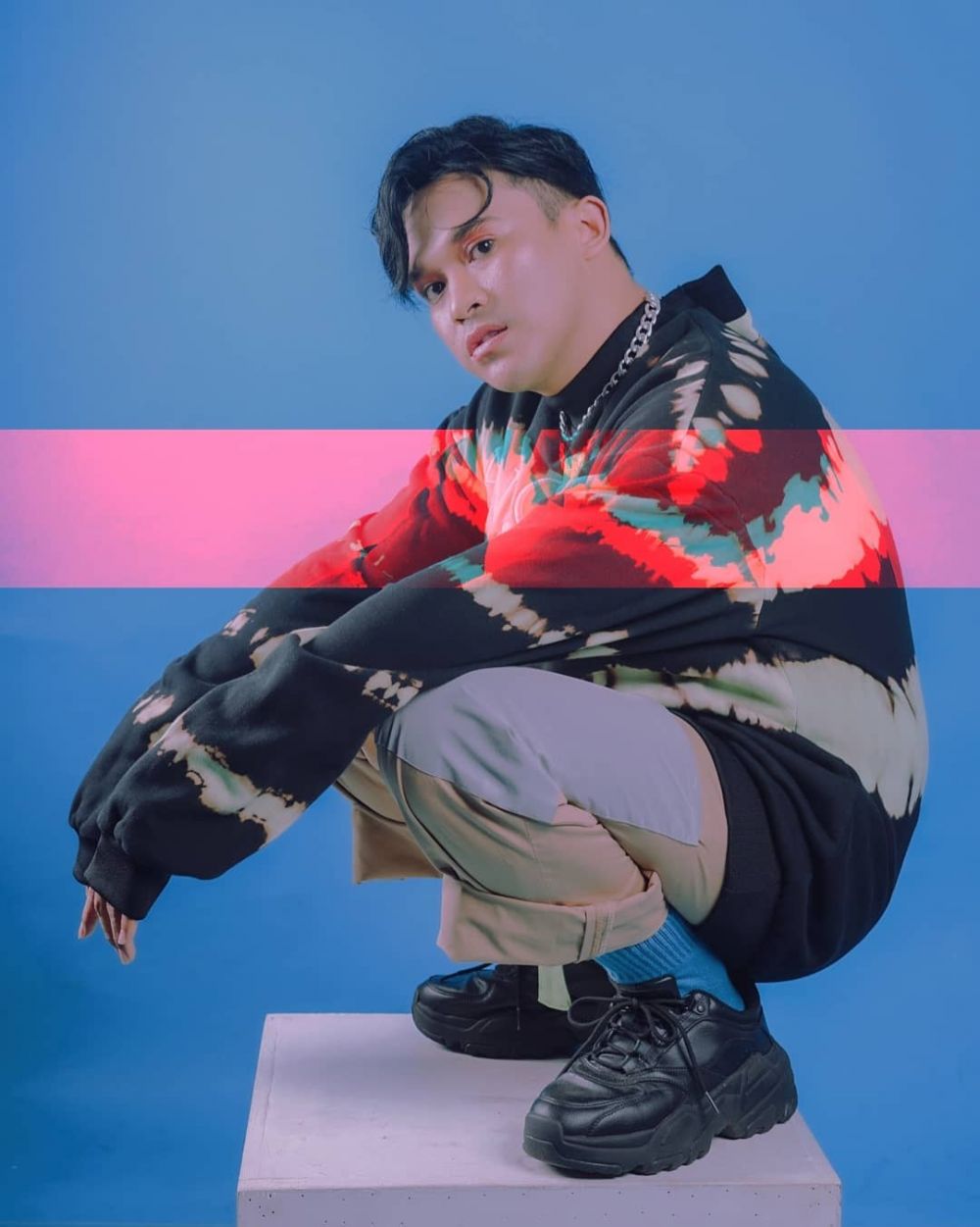 8 Gaya Anwar Sanjaya saat pemotretan, bak model profesional