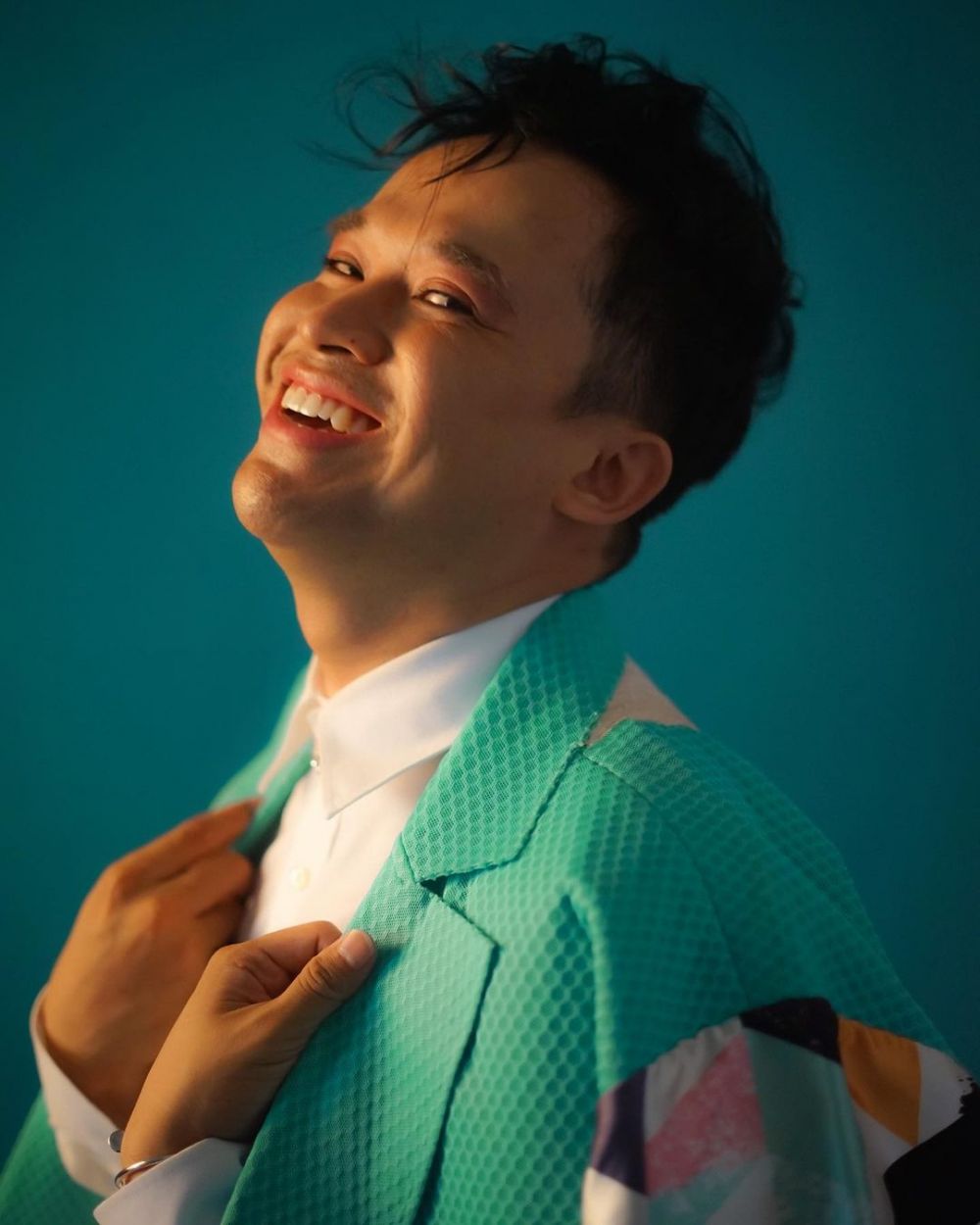 8 Gaya Anwar Sanjaya saat pemotretan, bak model profesional