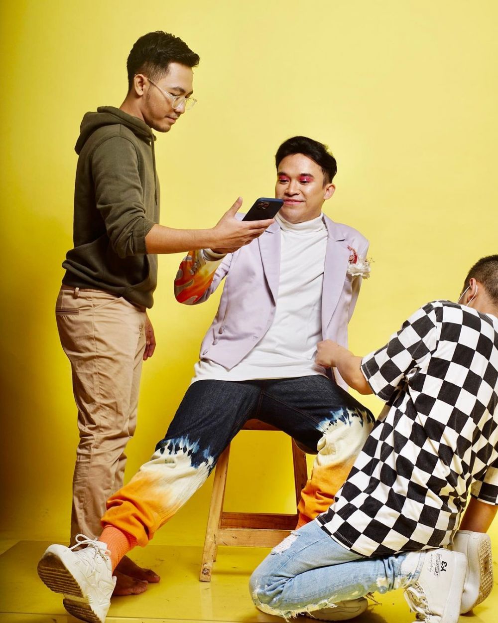 8 Gaya Anwar Sanjaya saat pemotretan, bak model profesional