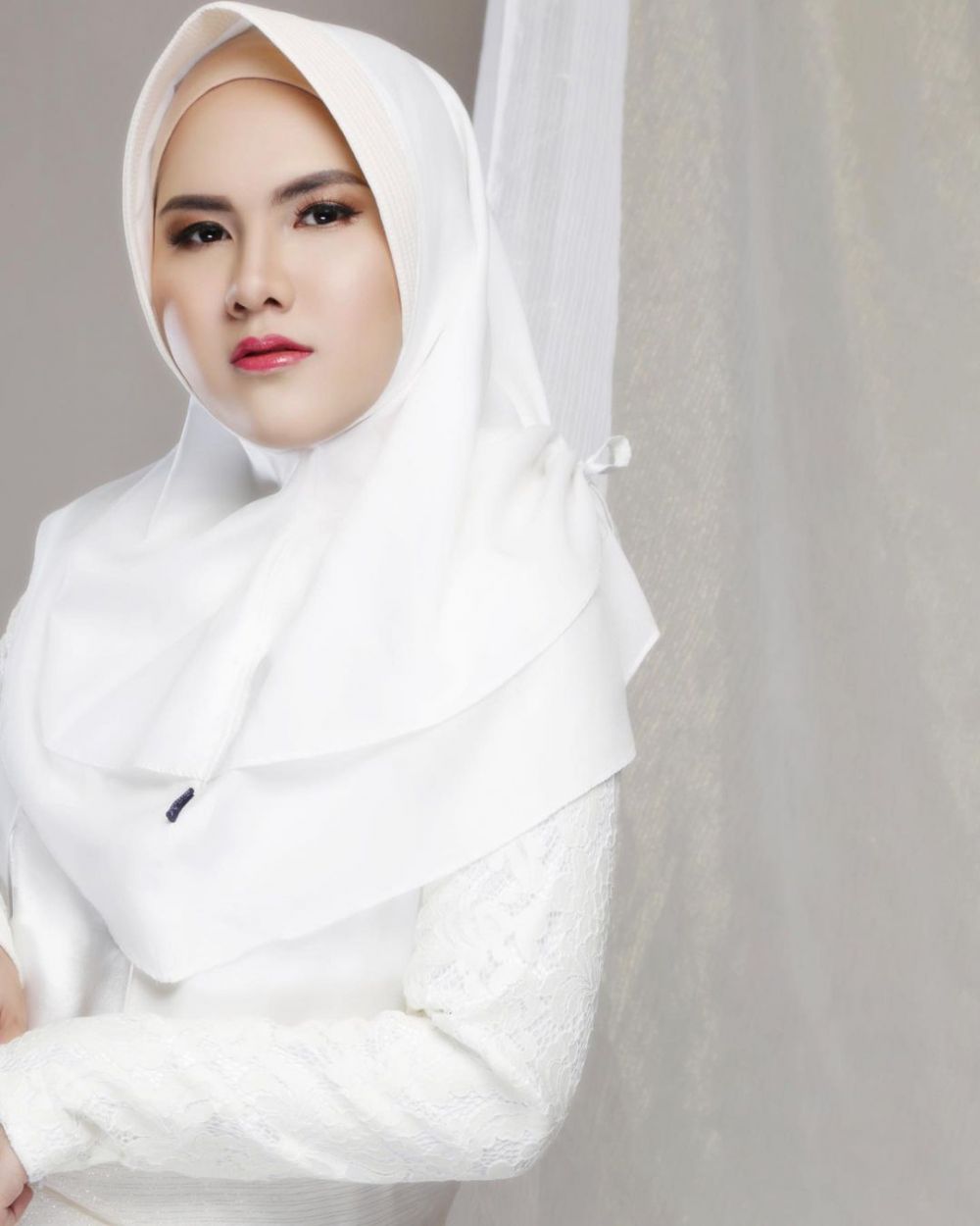 10 Potret terbaru Evelyn Nada Anjani dengan hijab, tampil anggun