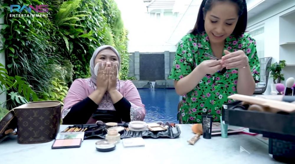 Biasa glamor, 10 momen Nagita Slavina pakai makeup di bawah Rp 50 ribu