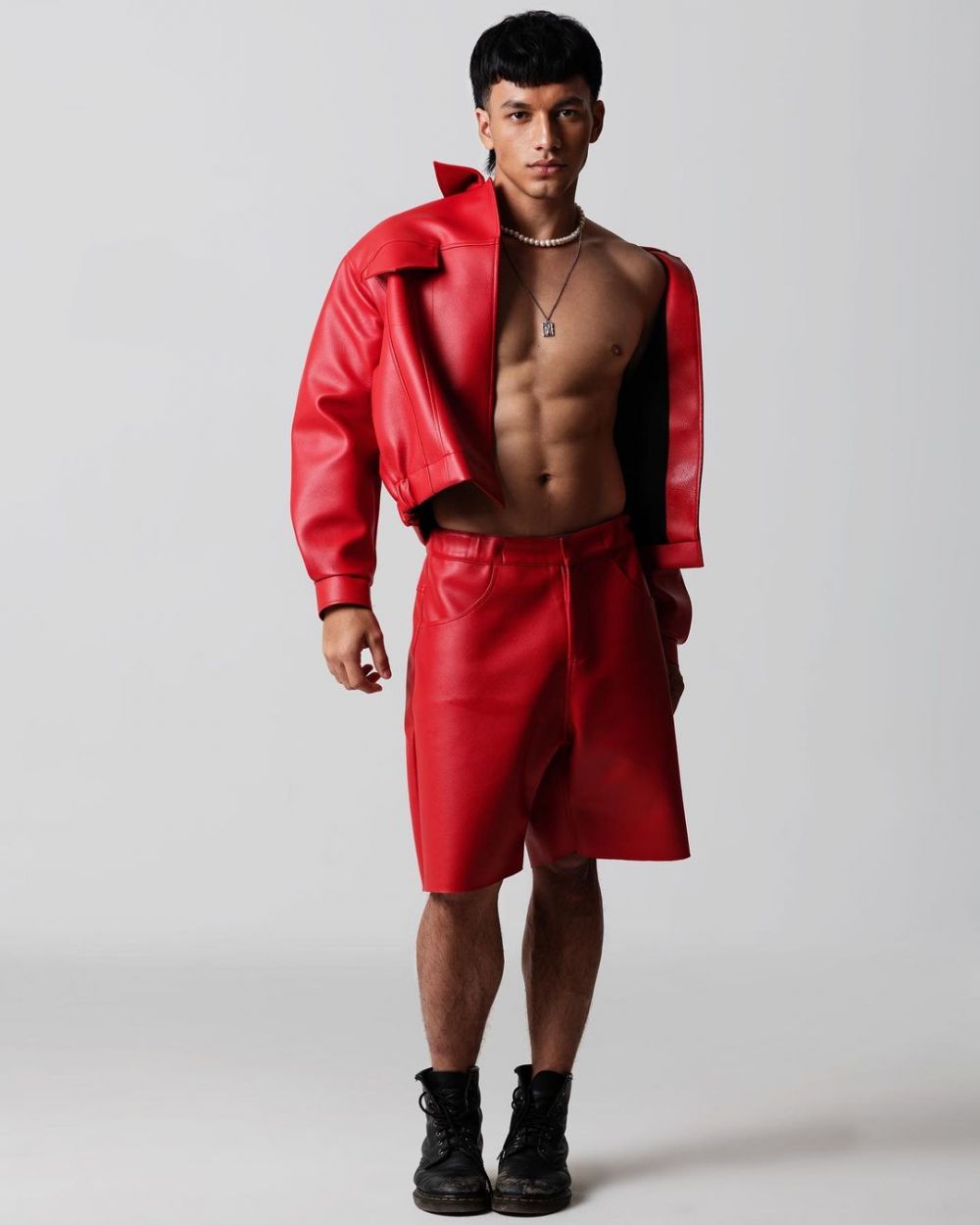 7 Gaya Jefri Nichol saat pemotretan,  perut sixpack curi perhatian