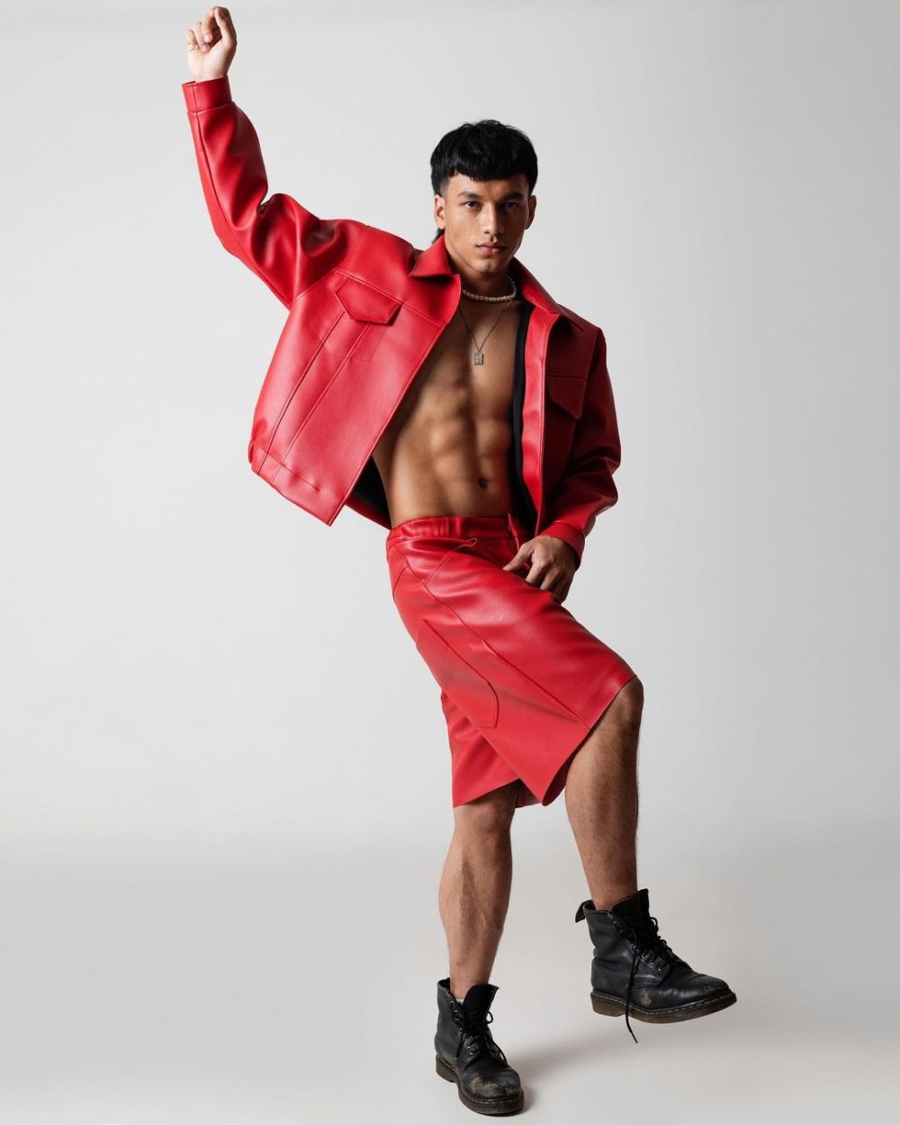 7 Gaya Jefri Nichol saat pemotretan,  perut sixpack curi perhatian