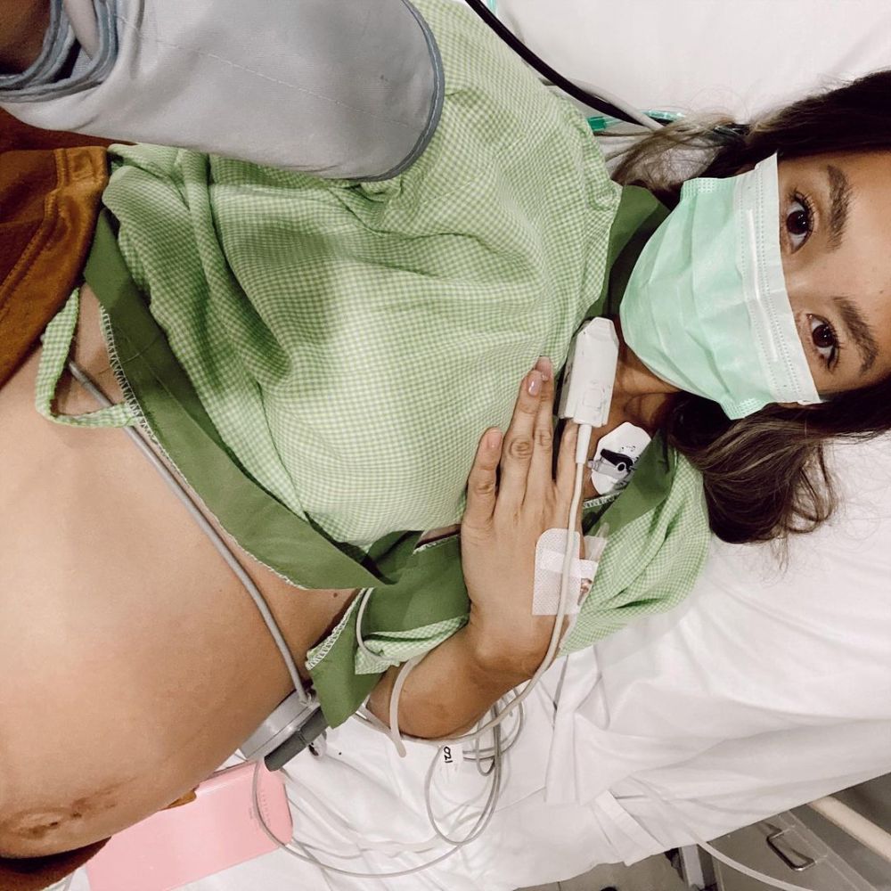 8 Momen Jennifer Bachdim melahirkan anak ketiga, selfie saat kontraksi