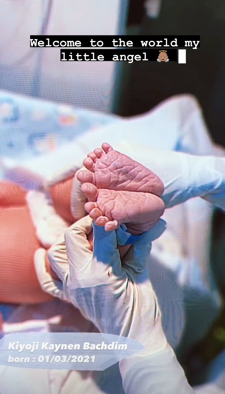 8 Momen Jennifer Bachdim melahirkan anak ketiga, selfie saat kontraksi