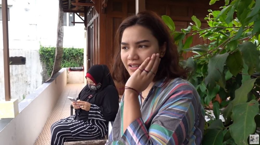 8 Potret kos tempat tinggal adik Zaskia Adya Mecca, mepet sawah