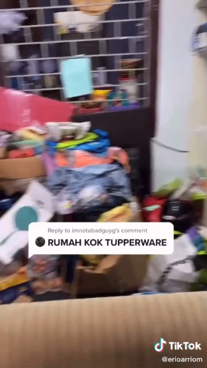 Viral 10 penampakan rumah penuh koleksi botol minum dan kotak makan