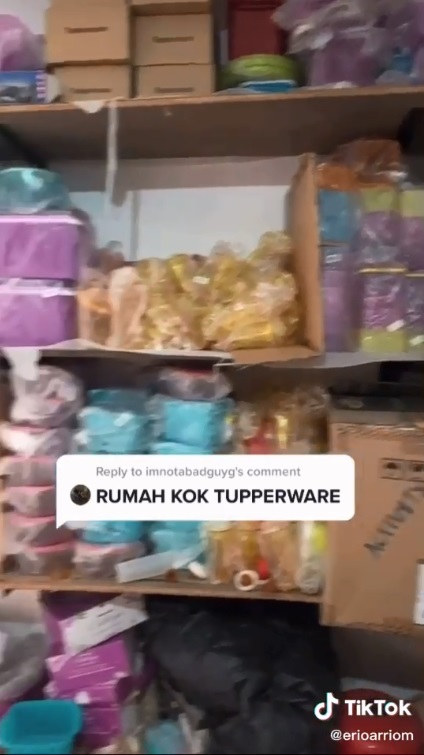 Viral 10 penampakan rumah penuh koleksi botol minum dan kotak makan
