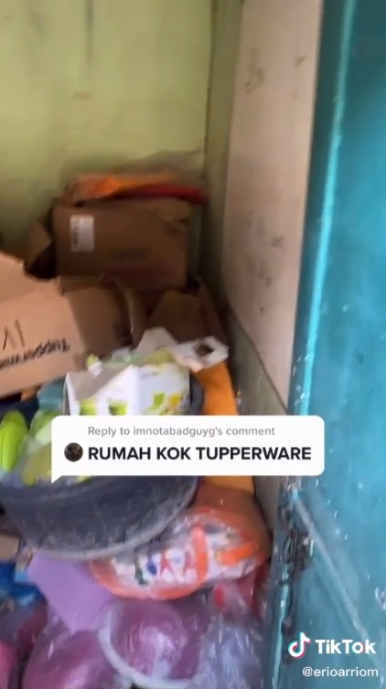 Viral 10 penampakan rumah penuh koleksi botol minum dan kotak makan